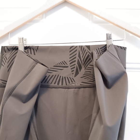 Aerie Chill Play Move Legging High Waist XL Short Cut Off Hem - Picture 13 of 16